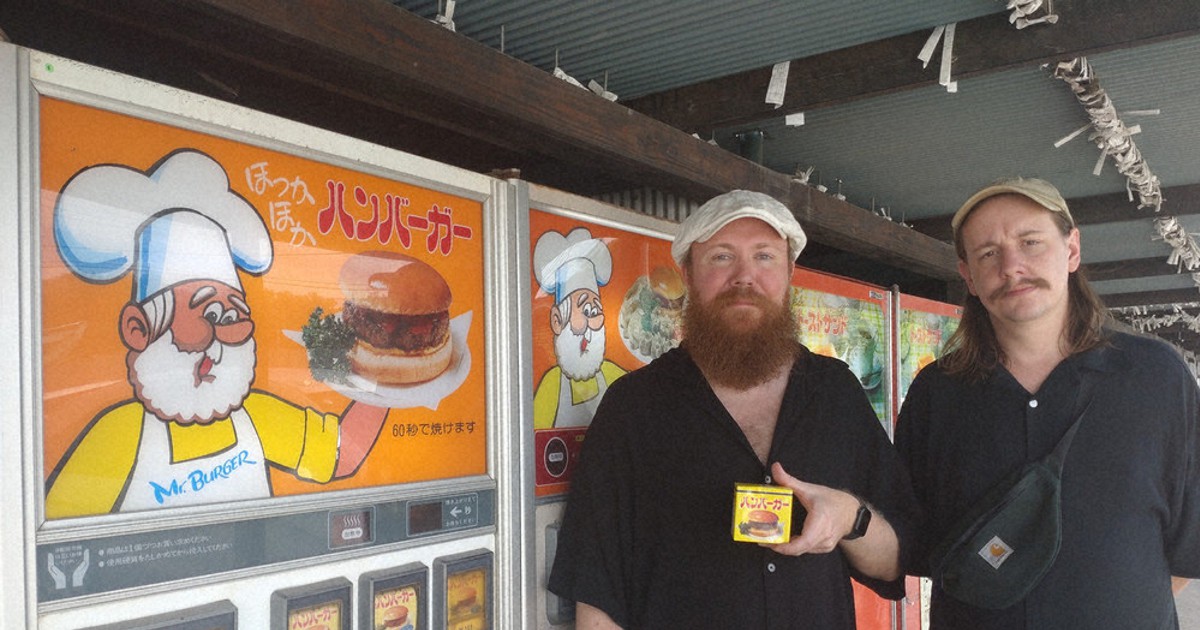 レトロ自販機の聖地、訪日客に人気 112台設置、新観光スポット | 毎日新聞