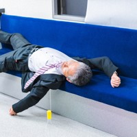 仕事熱心な男性ほど痴漢や盗撮、アルコールなどの依存症に陥る危険性があるという（写真はイメージ）＝ゲッティ