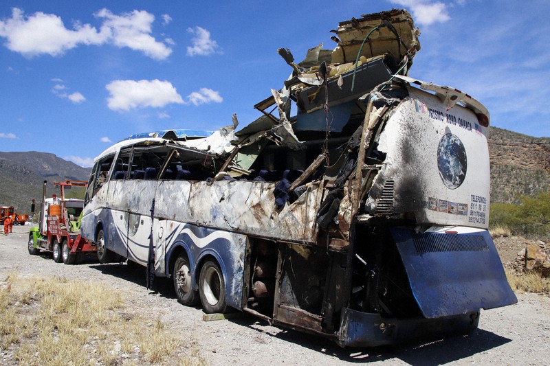 At least 16 migrants killed, 29 injured in a bus crash in southern(01)