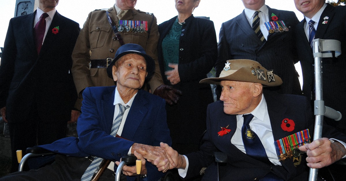 79年越しの握手 インパールで戦った日英兵士、山形・庄内で対面 | 毎日新聞