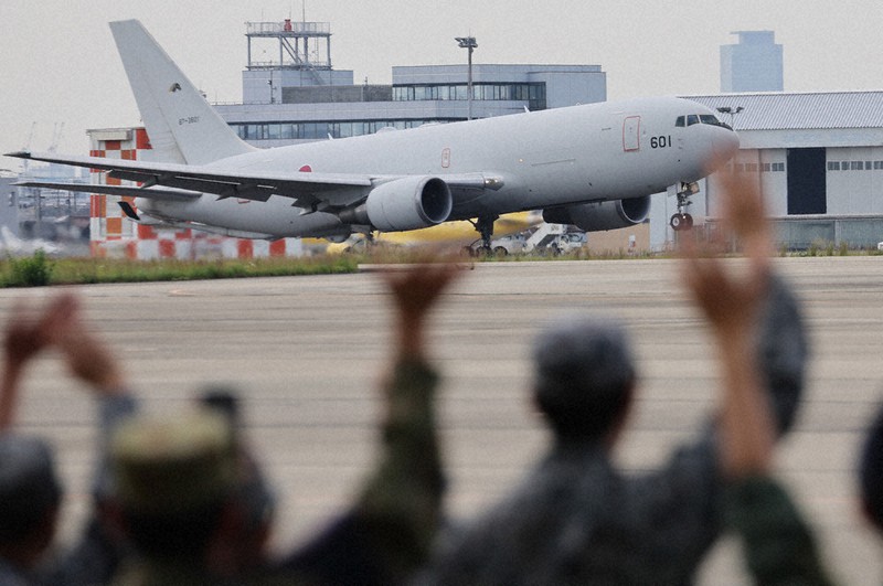 空自機、ジブチへ イスラエル、日本人退避へ待機 | 毎日新聞