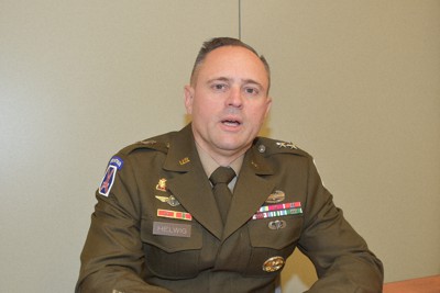 米国の首都ワシントンで、毎日新聞のインタビューに応じる米陸軍第8戦域維持司令部のジェレッド・ヘルウィグ司令官（少将）＝2023年10月11日、秋山信一撮影