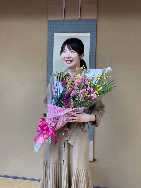 西山朋佳女流王将が防衛 香川愛生女流四段に2連勝 女流王将戦 毎日新聞