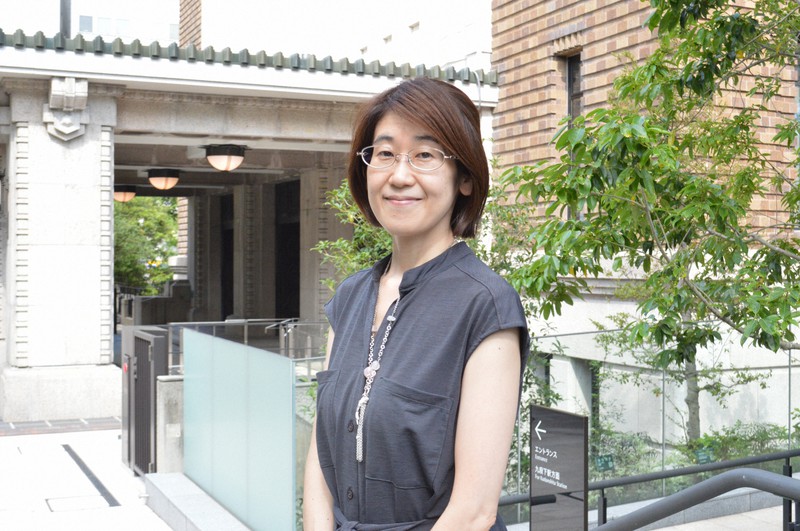戦争と女性画家 もうひとつの近代「美術」  /ブリュッケ/吉良智子（単行本） Amazon.co.jp: 戦争と女性画家: もうひとつの近代「美術