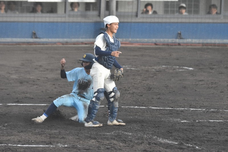秋の高校野球：秋季近畿地区高校野球大会開幕 近江、2年ぶり勝利 興国