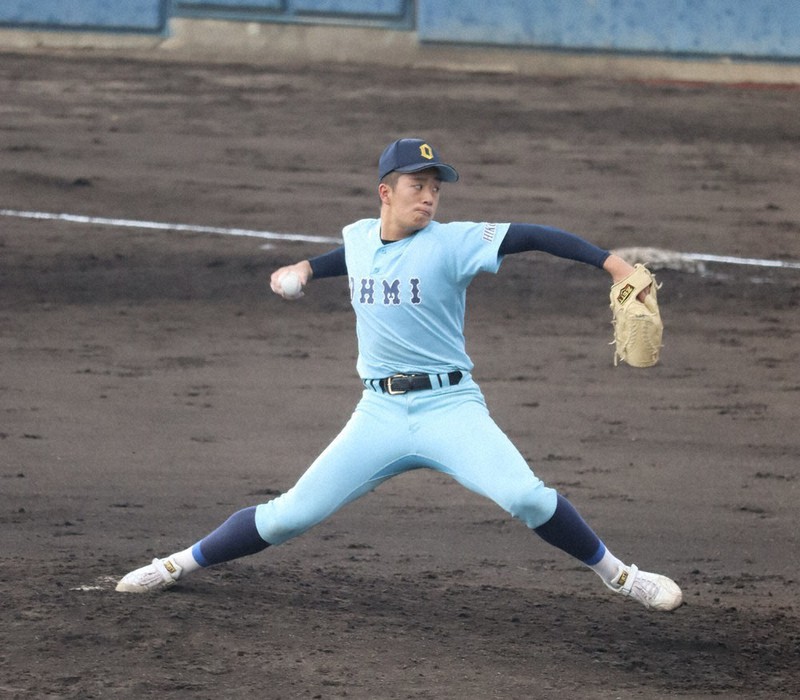 秋の高校野球：秋季近畿地区高校野球大会開幕 近江、2年ぶり勝利 興国