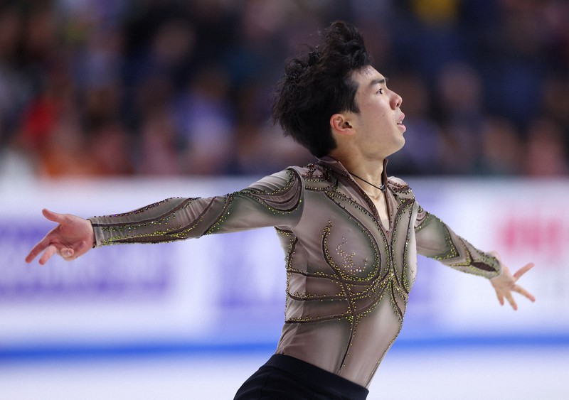 男子フリーで演技する佐藤駿＝米アレンで2023年10月21日、猪飼健史撮影