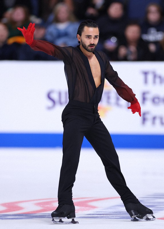 男子フリーで演技するフランスのケビン・エイモズ＝米アレンで2023年10月21日、猪飼健史撮影