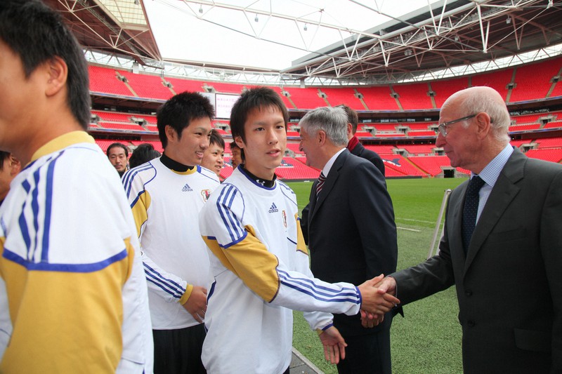 伝説! ボビー・チャールトン　イングランド代表　証明書付き　直筆サイン入りフォト 伝説! ボビー・チャールトン イングランド代表 証明書付き 直筆