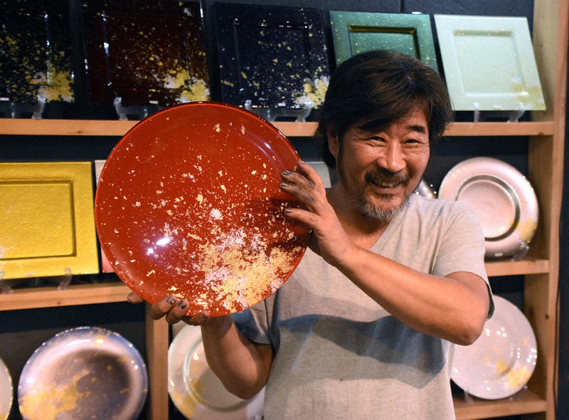 推しの逸品・プレミア和歌山：ガラス漆器「黒江JAPAN」＝海南市 美しさ