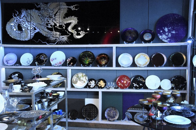 推しの逸品・プレミア和歌山：ガラス漆器「黒江JAPAN」＝海南市 美しさ