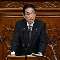 衆院本会議で立憲民主党の泉健太代表の質問に答える岸田文雄首相＝国会内で2023年10月24日午後1時45分、竹内幹撮影