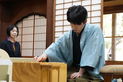 藤井聡太、3連勝で3連覇に王手 伊藤匠降す 竜王戦第3局 | 毎日新聞