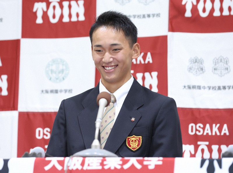 大阪桐蔭　半袖vジャン　早い者勝ち　値段交渉コメント 最終価格 大阪桐蔭 野球 半袖Vジャン M - メルカリ