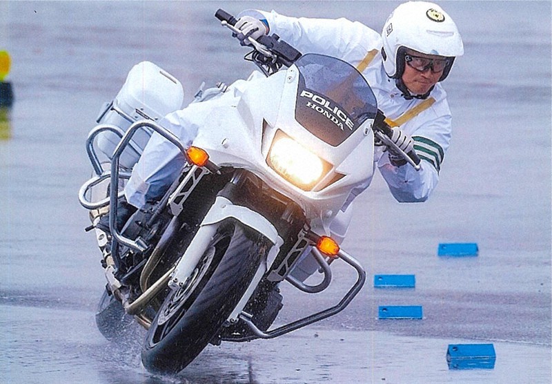 全国白バイ競技大会 個人総合 県警勢が独占 1位 大久保智史さん