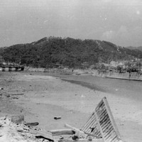 被爆3日後、爆心地の東1400メートル付近（京橋西詰付近）から写した広島市街地。対岸右は大須賀町（現南区）一帯＝1945年8月9日、国平幸男撮影