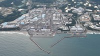 2回目の処理水の海洋放出が始まった東京電力福島第1原発＝福島県で2023年10月5日、本社ヘリから三浦研吾撮影