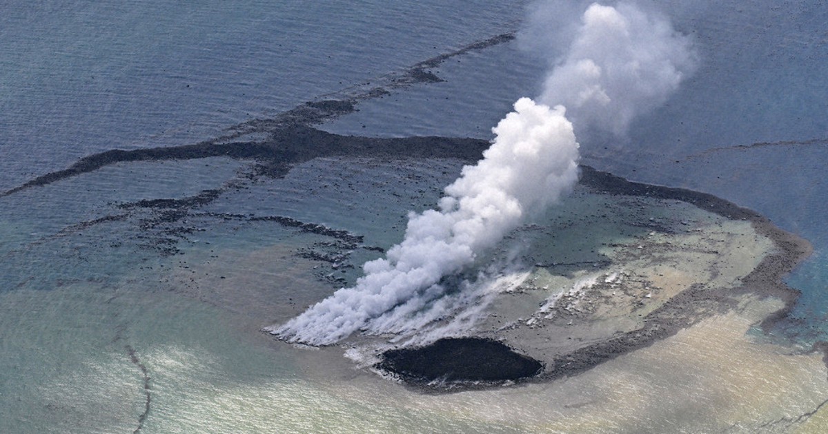 東京・硫黄島沖：東京・硫黄島沖噴火、新島形成か | 毎日新聞