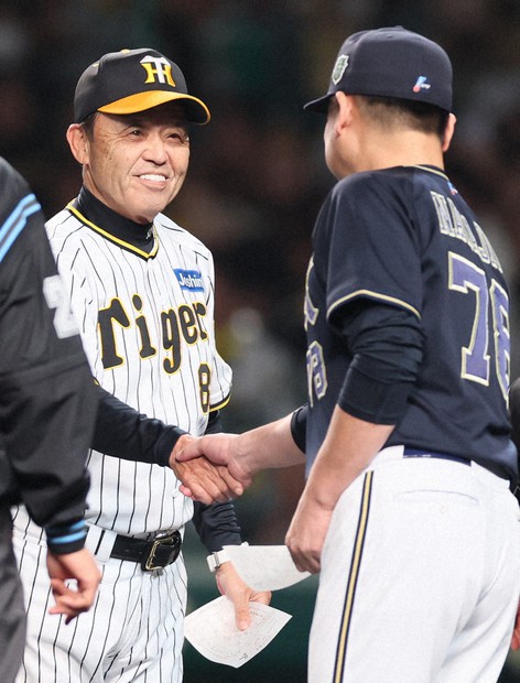 阪神・岡田監督「最後の最後まで諦めないでやった」 日本