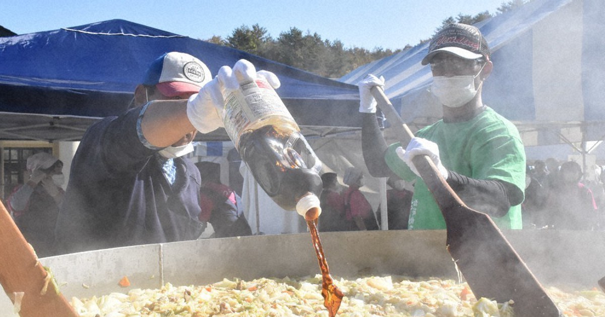 1500食、大鍋豚汁に行列 葛尾で感謝祭 ／福島 | 毎日新聞