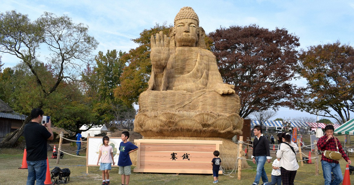 感染症や自然災害…平和願い「わらの大仏」制作 福岡・筑前 | 毎日新聞