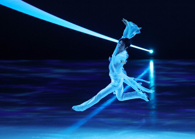 羽生結弦さん、初の単独ツアー公演 新曲3曲を披露 [写真特集2/3