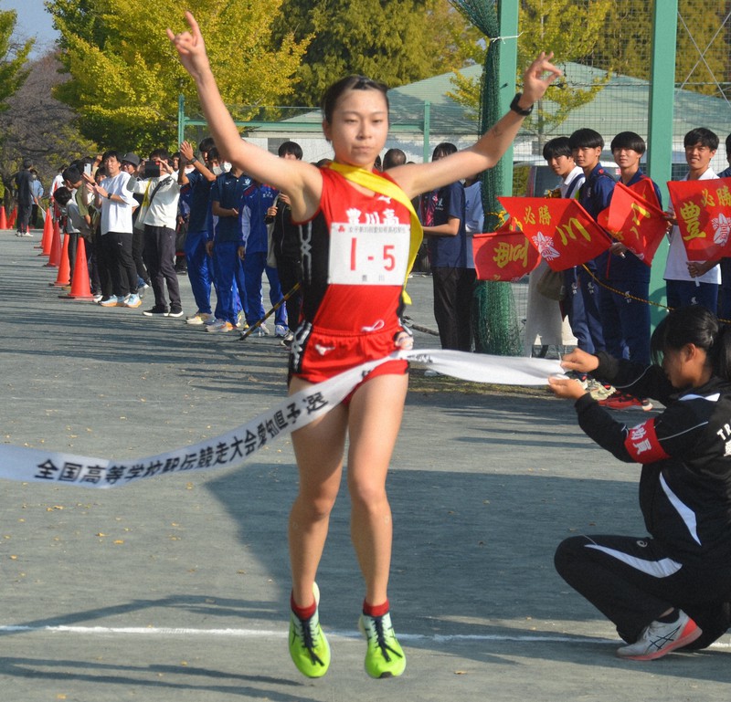 愛知、女子も豊川 2年連続13回目の優勝 高校駅伝 | 毎日新聞
