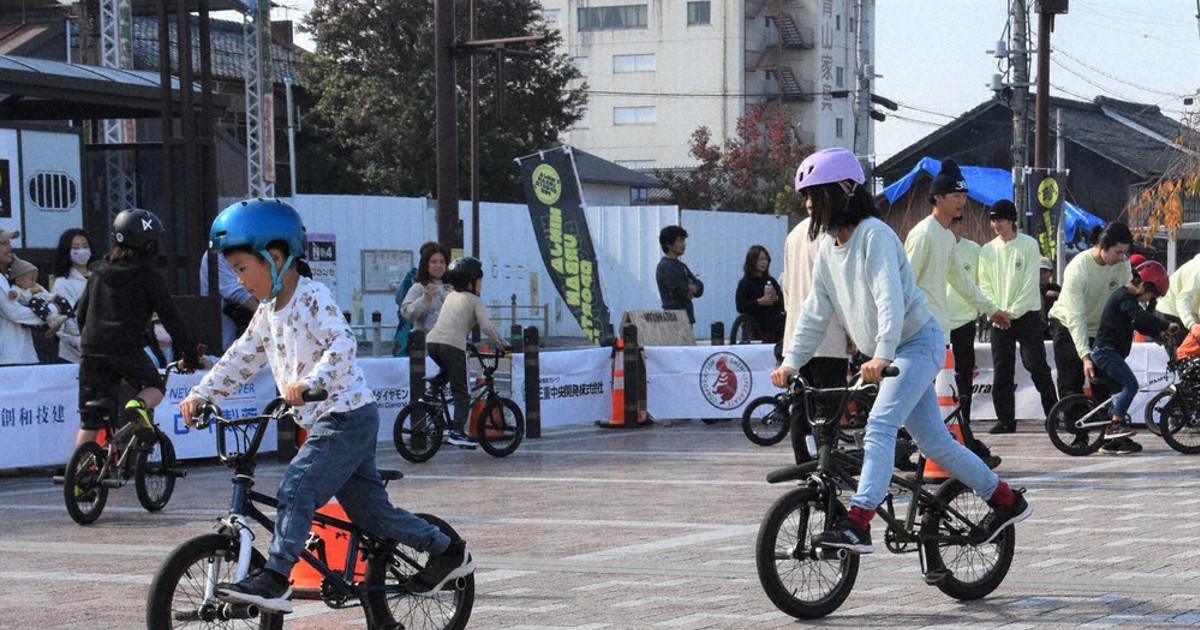 忍者の街で新スポーツ 上野市駅前 自転車BMXとスケートボード体験