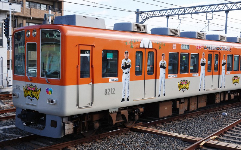 タイガース日本一で、阪神電鉄がラッピング列車の運行を開始 [写真特集