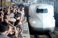 N700系新幹線＝JR名古屋駅で2007年7月1日、小林努撮影