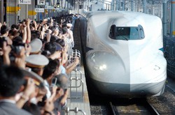 N700系新幹線＝JR名古屋駅で2007年7月1日、小林努撮影