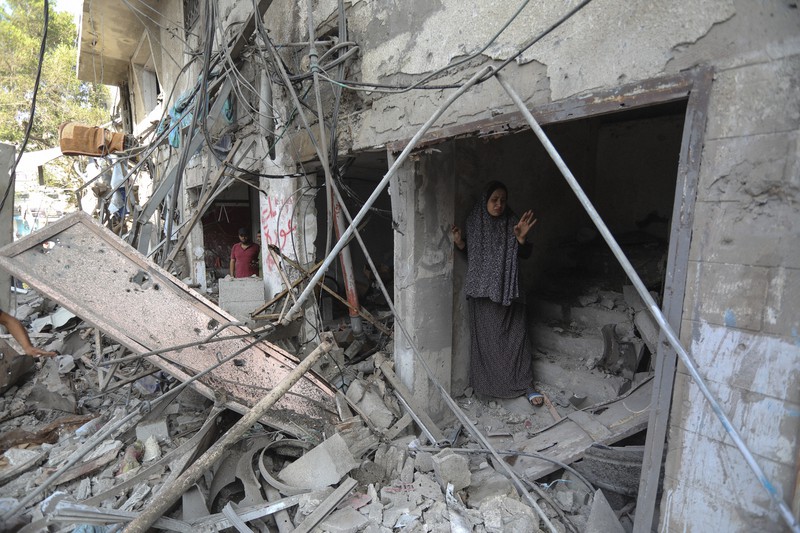 ガザ市民の日記：ガザ 空爆が奪う希望 「全員一緒に死ねたら…」 18歳の