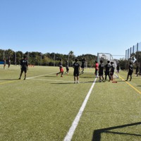 サッカー部員が大量転校 更迭の元監督の新規契約先に 淡路の高校 [写真