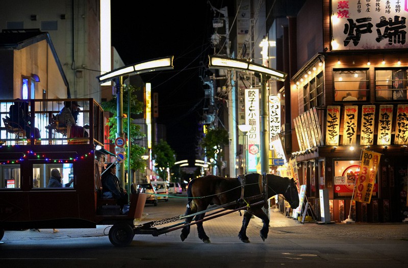 Horse pulled #39 carriage bar #39 draws attention to Hokkaido #39 s Banei