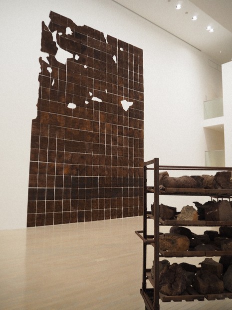 ART：創作70年 三島喜美代展 岐阜・多治見 理屈なし、圧巻「ゴミ