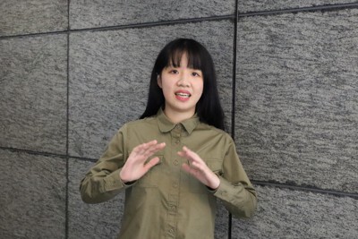 若い世代の意見を政治に反映させようと活動する一般社団法人「日本若者協議会」のメンバー、都立高2年の秀島知永子さん＝東京都千代田区で2023年10月9日午後4時38分