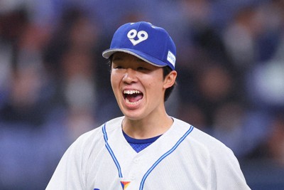 【日本通運－大阪ガス】完投勝利しガッツポーズする大阪ガスの先発・稲垣＝京セラドーム大阪で2023年11月15日、中川祐一撮影
