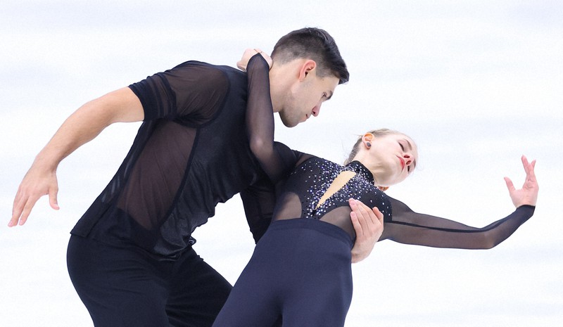 フィギュアGPフィンランド大会 ペアフリー [写真特集1/9] | 毎日新聞