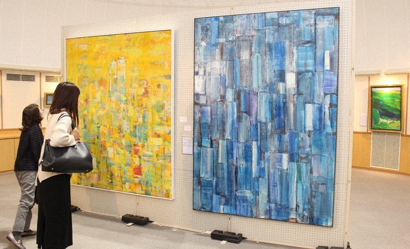 絶妙な「碧」色あせず 洋画家・石垣さん追悼作品展 東員 ／三重