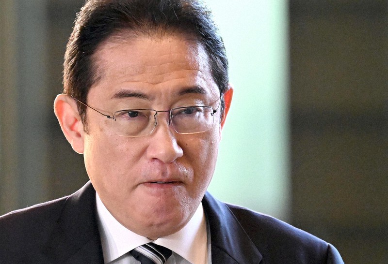 首相官邸に入る岸田文雄首相=東京都千代田区で2023年11月22日午前7時47分、竹内幹撮影