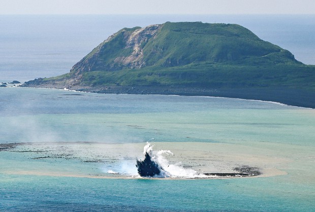 鎌田浩毅の役に立つ地学：硫黄島の南沖合で新島出現 マグマ活動再開か