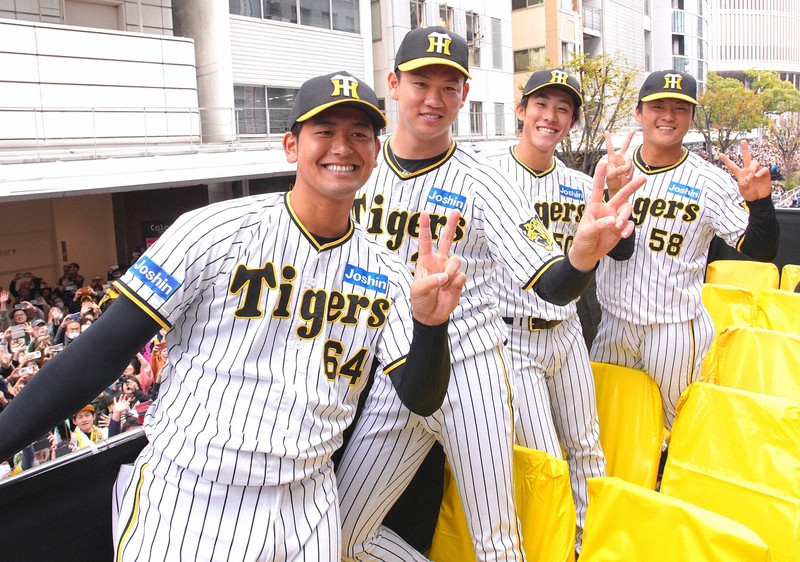 阪神タイガース 日本一優勝パレードin神戸・三宮 パレードバスの中の