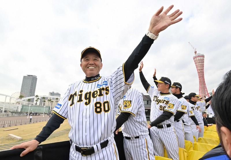 阪神タイガース 日本一優勝パレードin神戸・三宮 パレードバスの中の