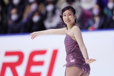 フィギュアスケート　NHK杯　ストラップ　関係者用　非売品 リンクサイド：女子5位の青木祐奈「気持ち良く伸び伸び滑れた