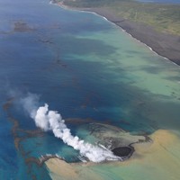 読む写真：隆起する硫黄島 米軍が沈めた沈船があらわに [写真