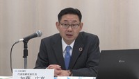 オンラインで決算記者会見をするスルガ銀行の加藤広亮社長＝2023年11月9日