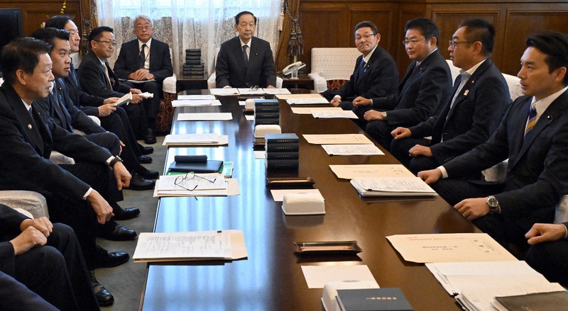 突然のクビ宣告」公設秘書はつらいよ 永田町にも人手不足の波 | 毎日新聞