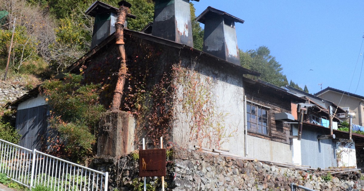 シイタケの乾燥小屋」に魅了された元デザイナー 模型展を開く | 毎日新聞
