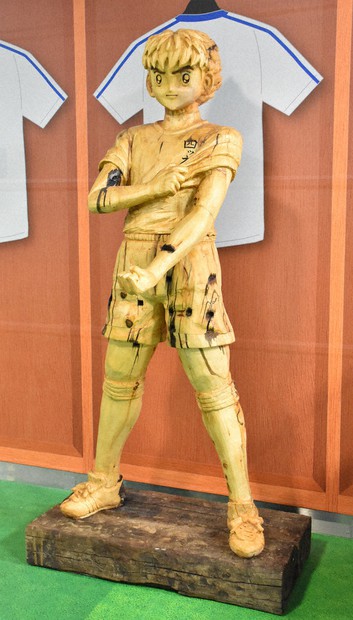 原作者・高橋さん出身、四ツ木駅 まるごと「キャプテン翼」 ／東京