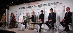 2021年の世界エイズデーにエイズを巡る課題について対談する参加者たち＝東京都新宿区で、宇多川はるか撮影